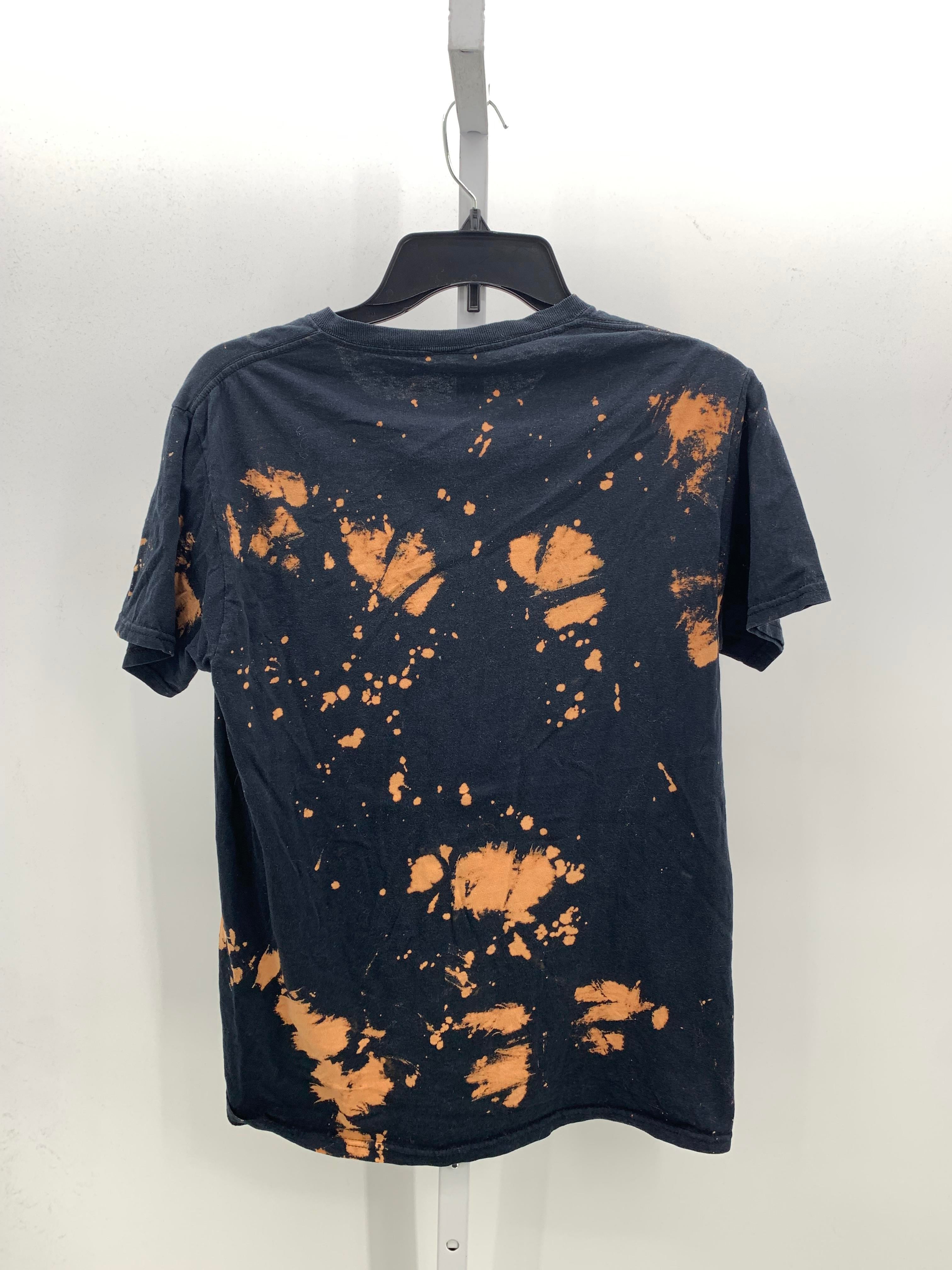 GRAPHIC KNIT TEE.
