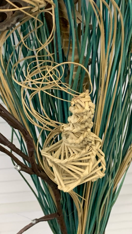 FAUX BLUE GRASS AND PEAPODS VASE FILLER.