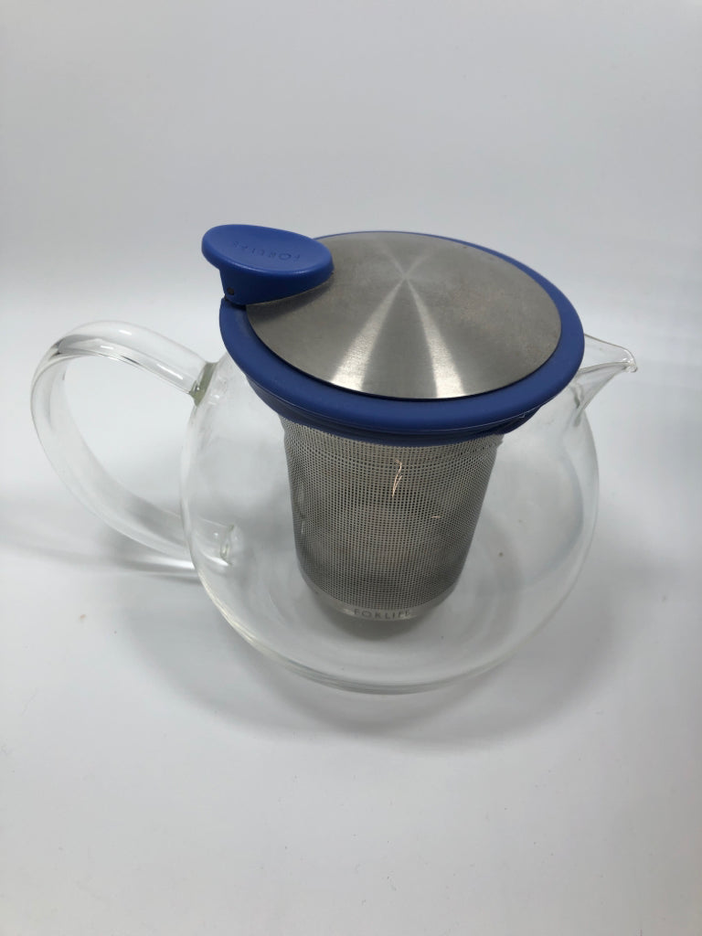 CLEAR TEA POT W/BLUE LID/INFUSER.