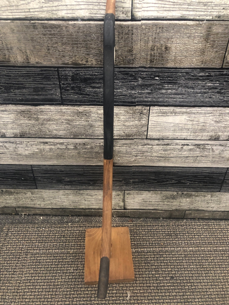 WOOD PRIMITIVE GOOSE.