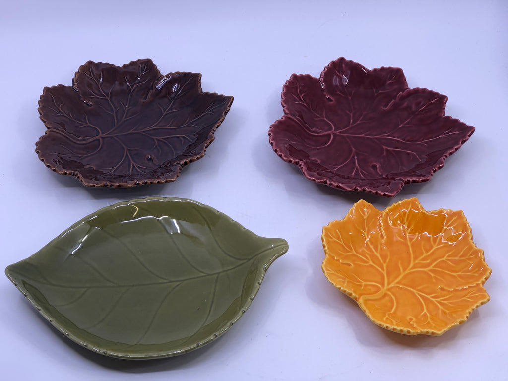 4PC LEAF SHAPED PLATES.