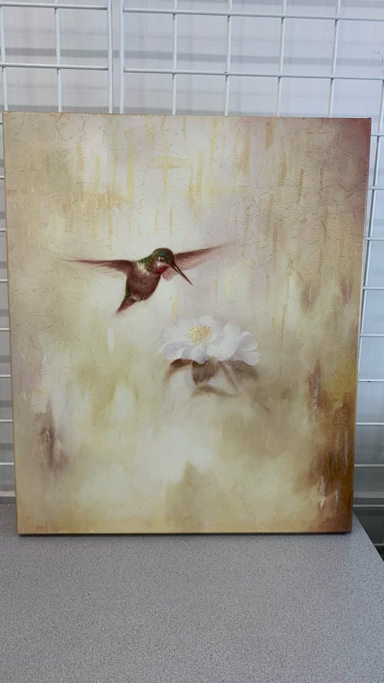 TEXTURED HUMMINGBIRD CANVAS PRINT.