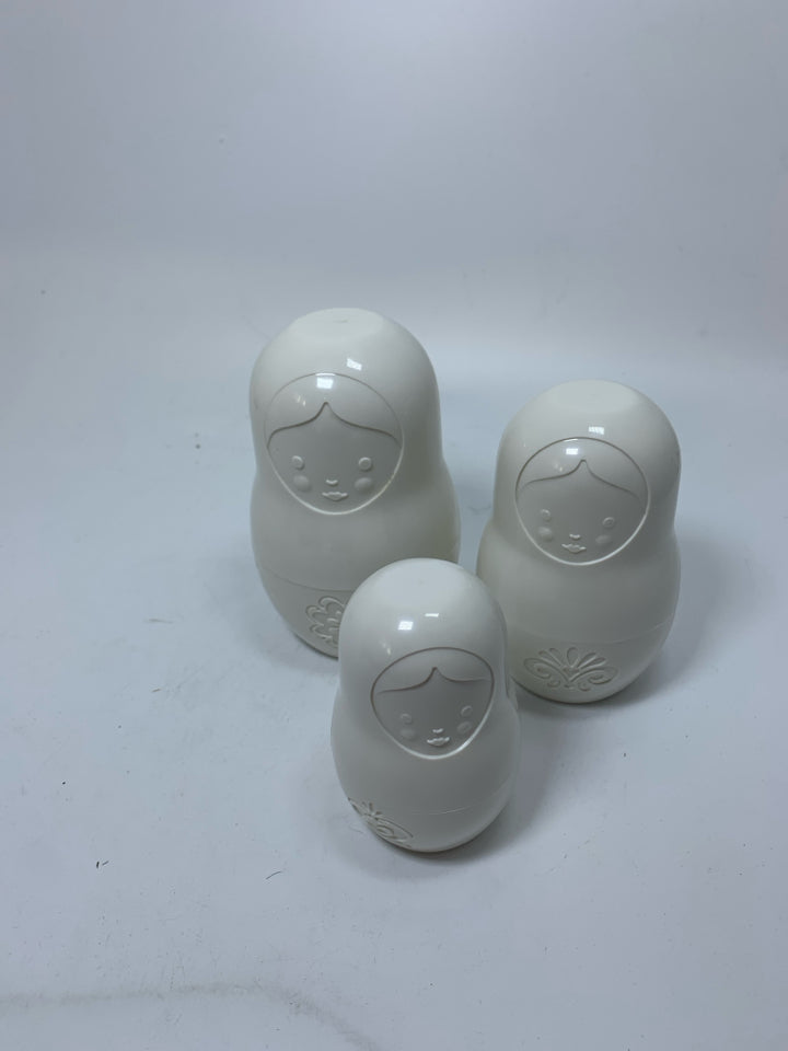 3 NESTING DOLLS MEASURING CUPS.