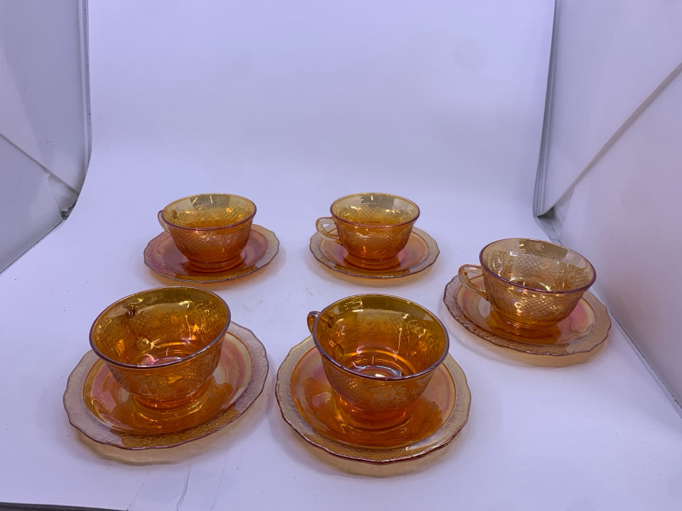 10 PC VTG ETCHED CARNIVAL GLASS 5 CUPS + 5 SAUCERS.