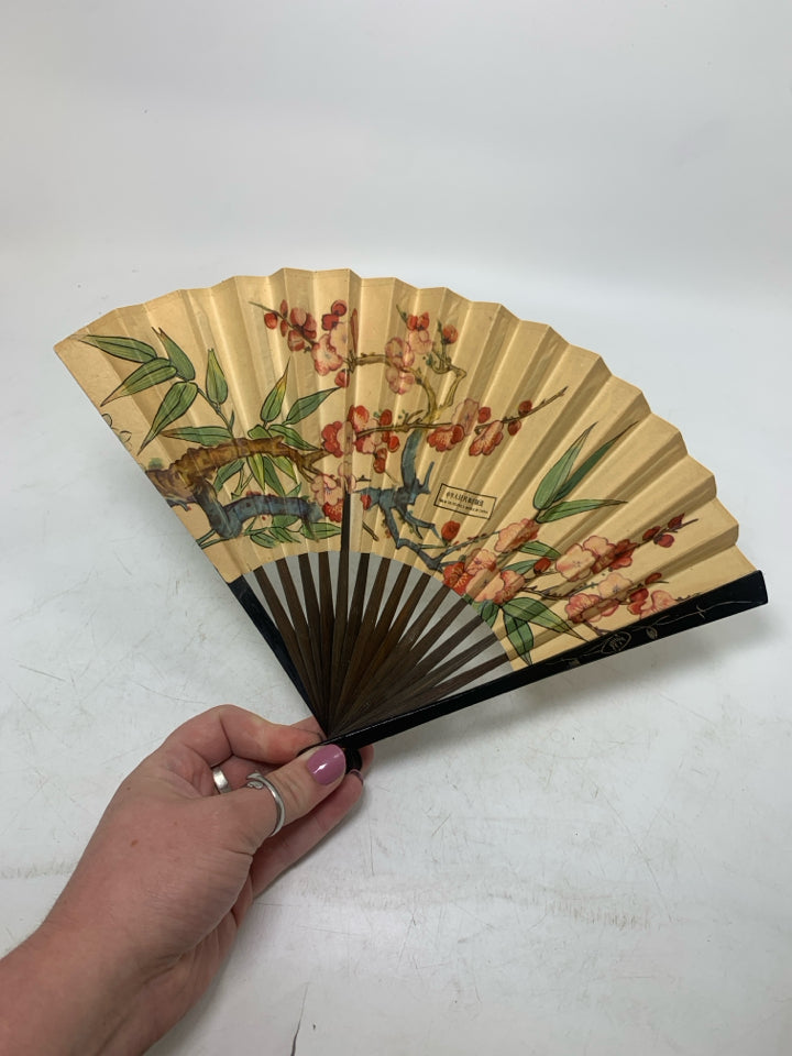 VTG ASIAN STYLE PAPER HAND FAN.