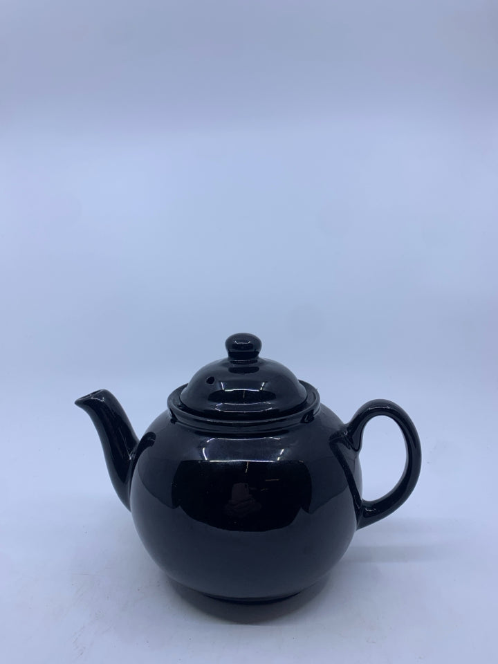 BLACK TEAPOT- ENGLAND.