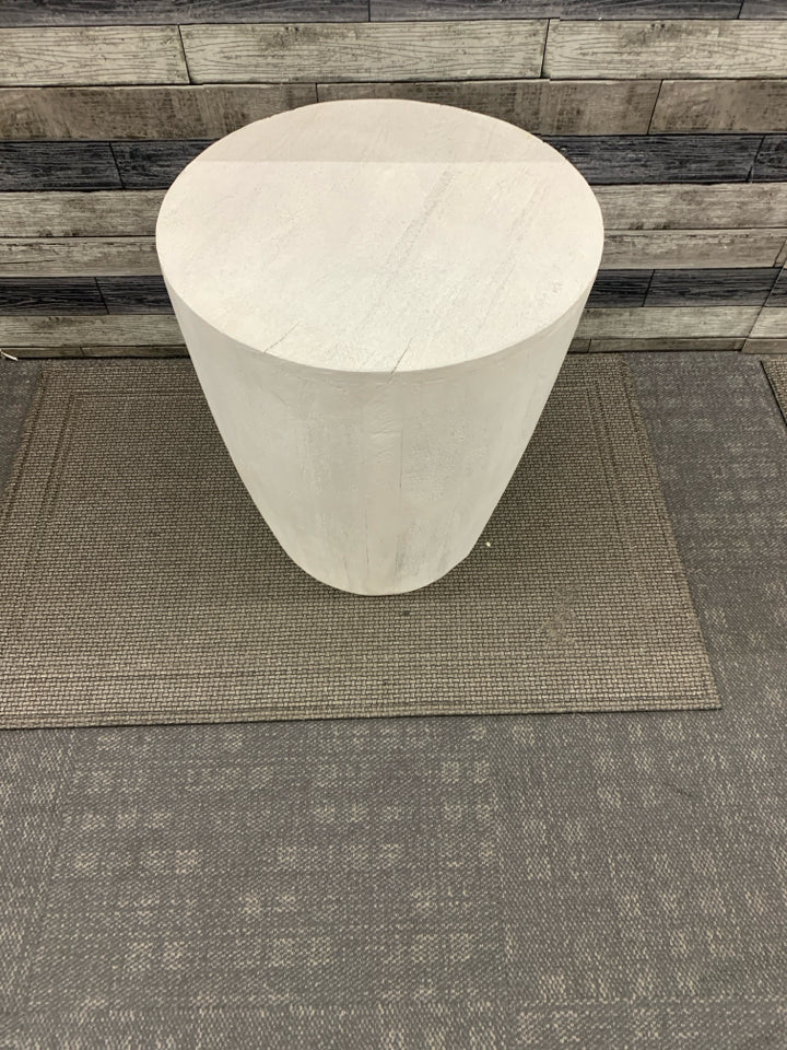 ABSTRACT WHITE WOOD COLUMN SIDE TABLE.