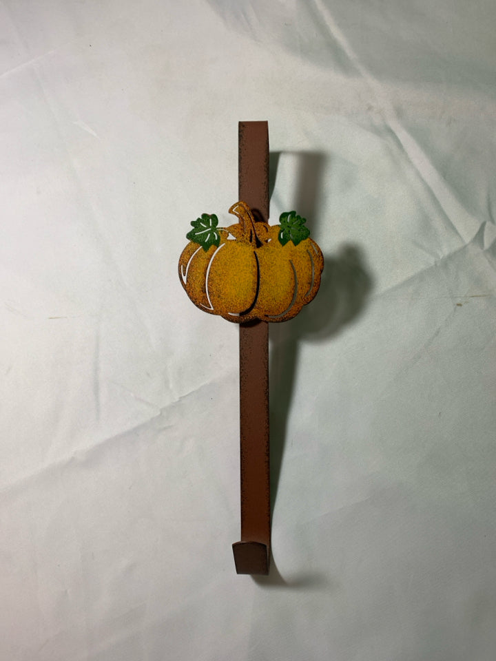 RUSTIC OVER THE DOOR METAL PUMPKIN WREATH HOOK.