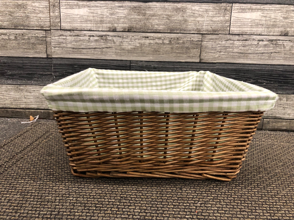 WICKER BASKET W/GREEN PLAID LINER.