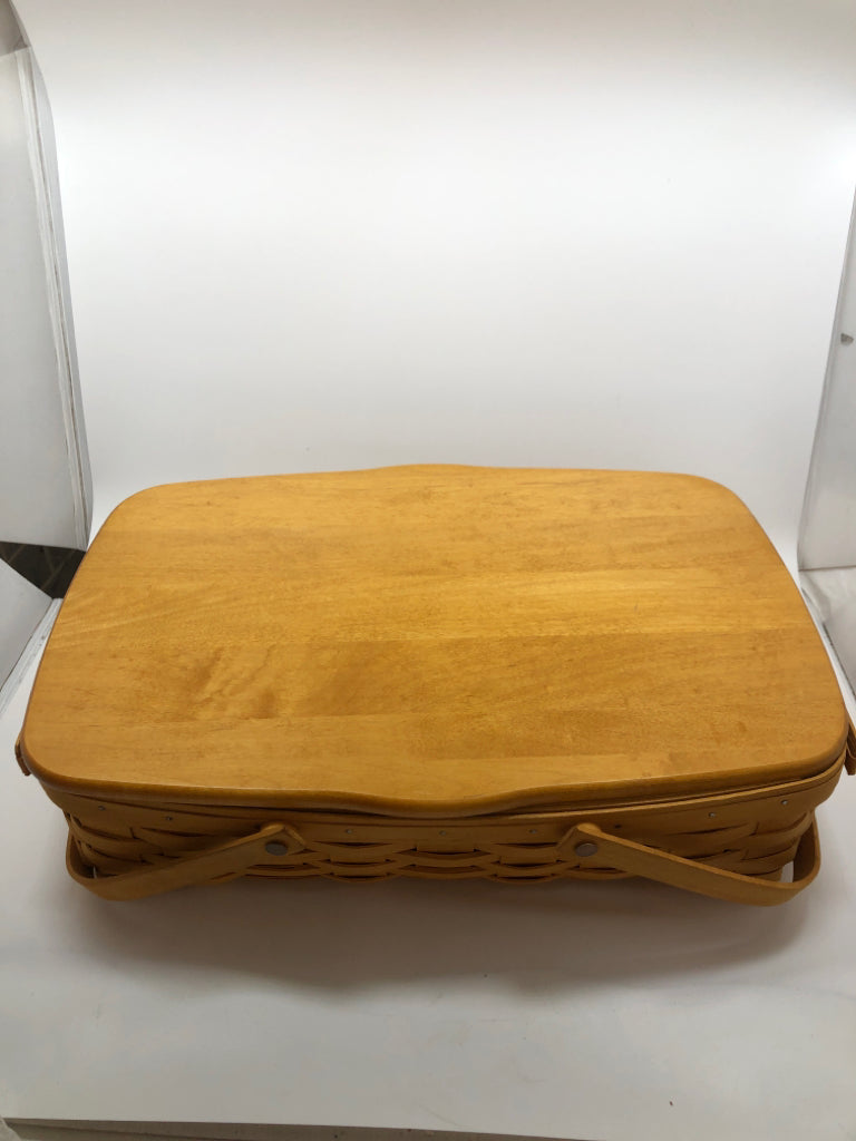 1998 BASKET W/WOODEN LID.