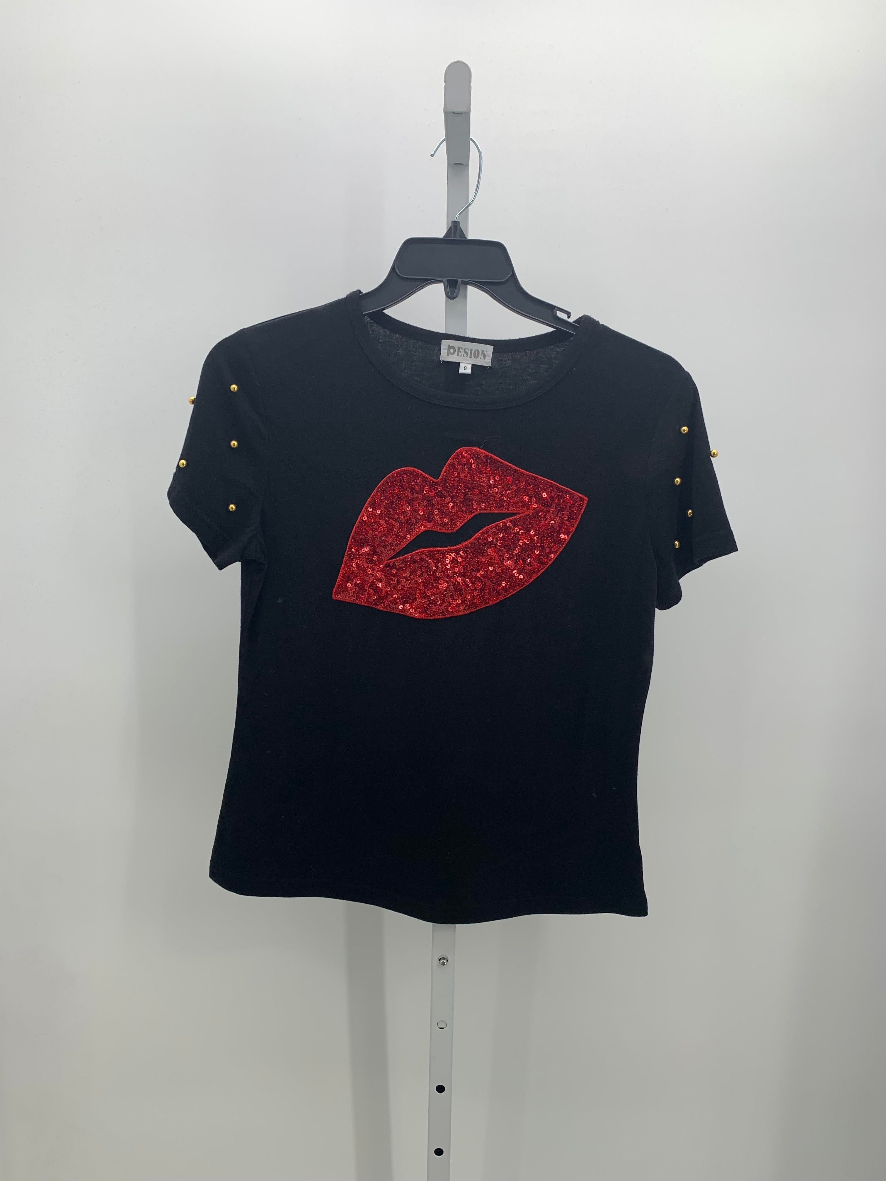 Size Small Misses Short Sleeve Shirt