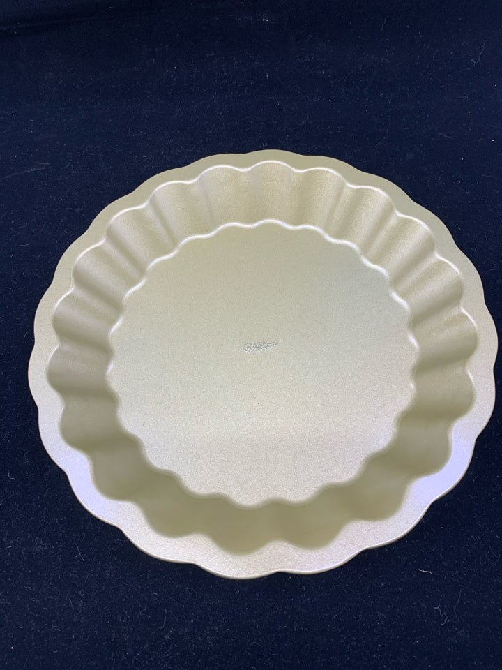 WILTON PIE DISH.