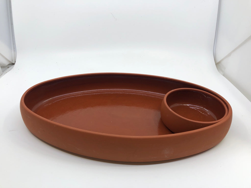 OVAL TERRA COTTA CHIP AND DIP SERVING BOWL.