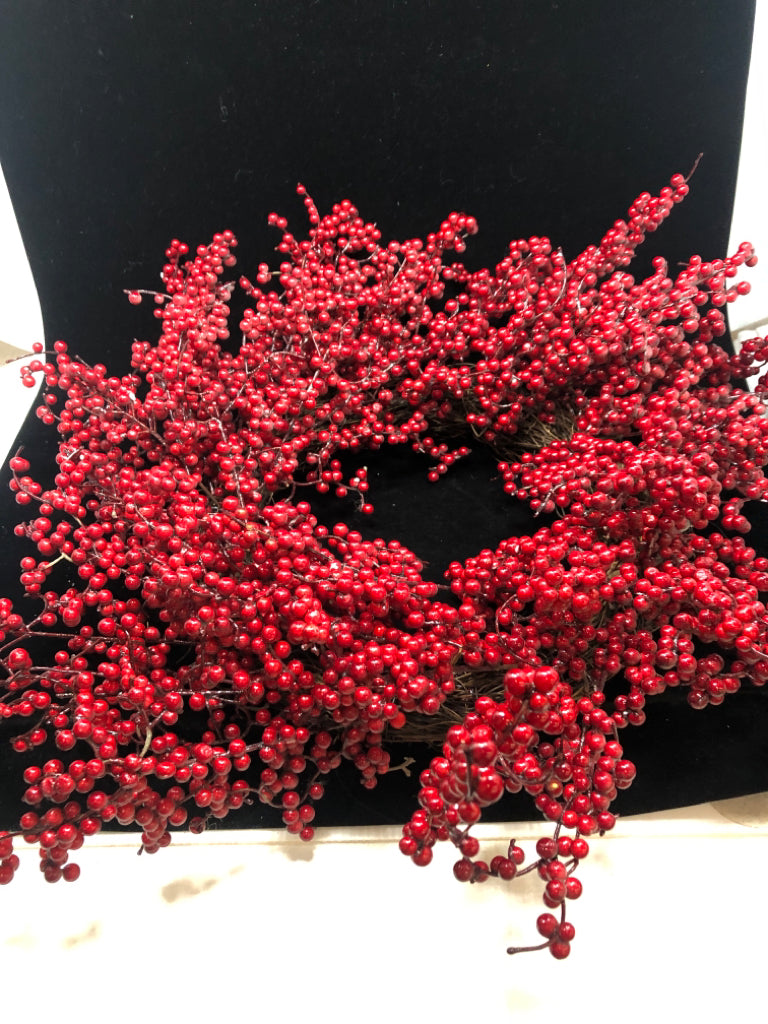 RED PIP WREATH.