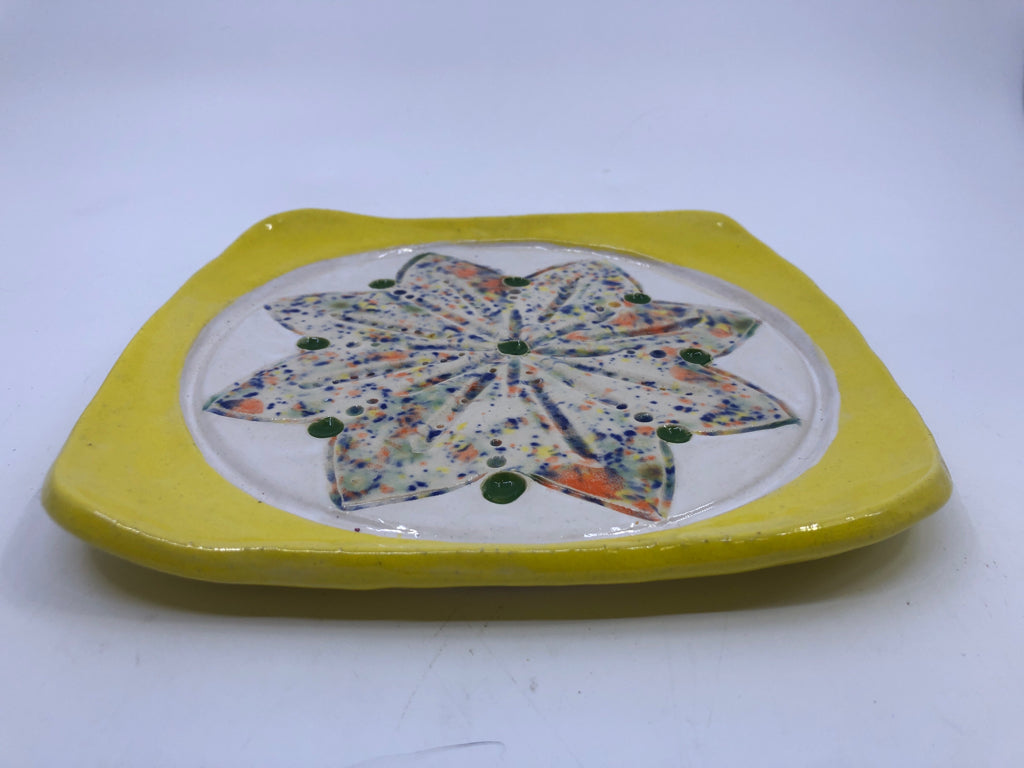 SQUARE YELLOW STAR PLATE.