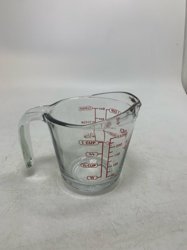 1 CUP MEASURING CUP.