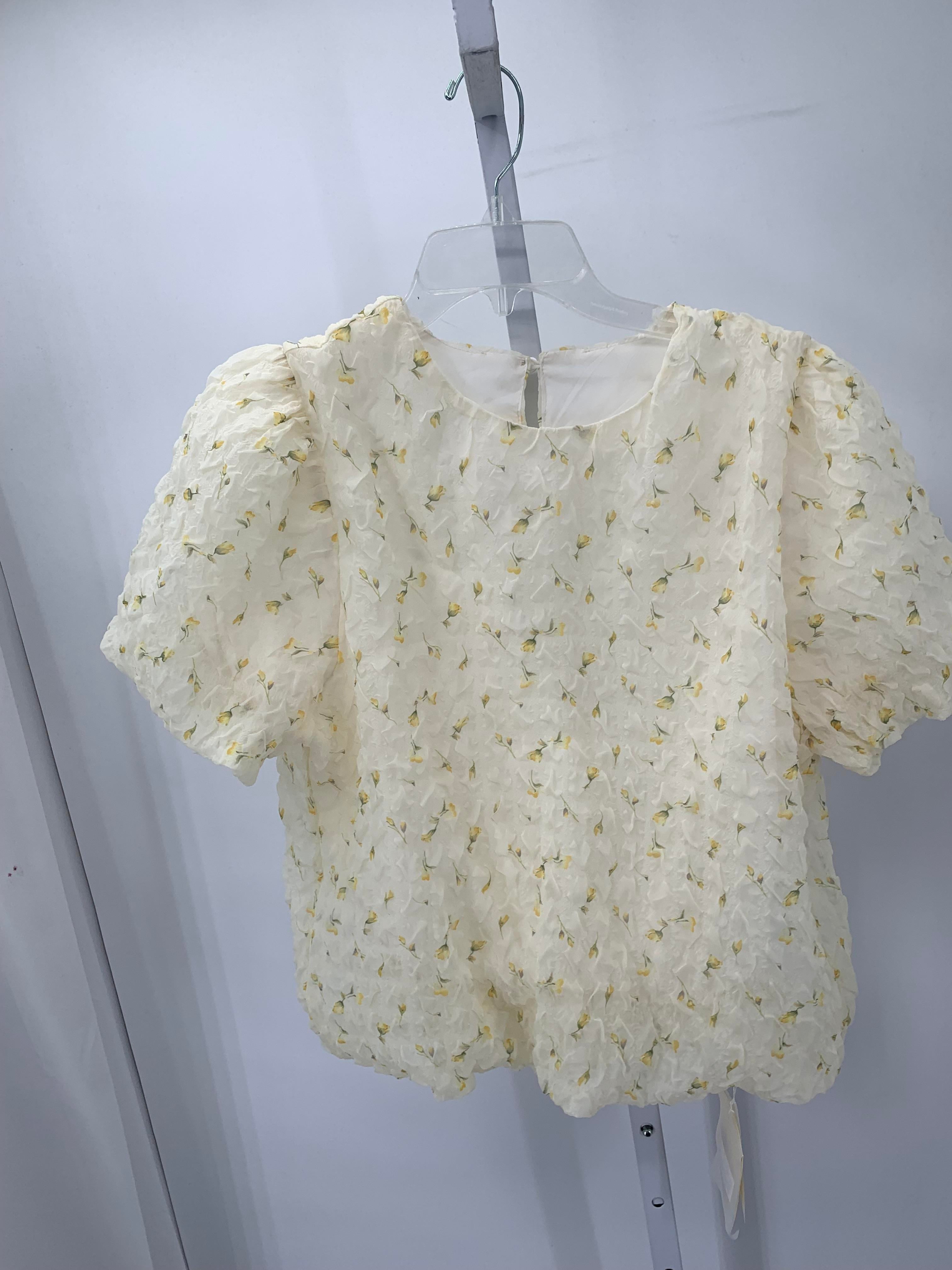 Size Medium Misses Short Sleeve Shirt