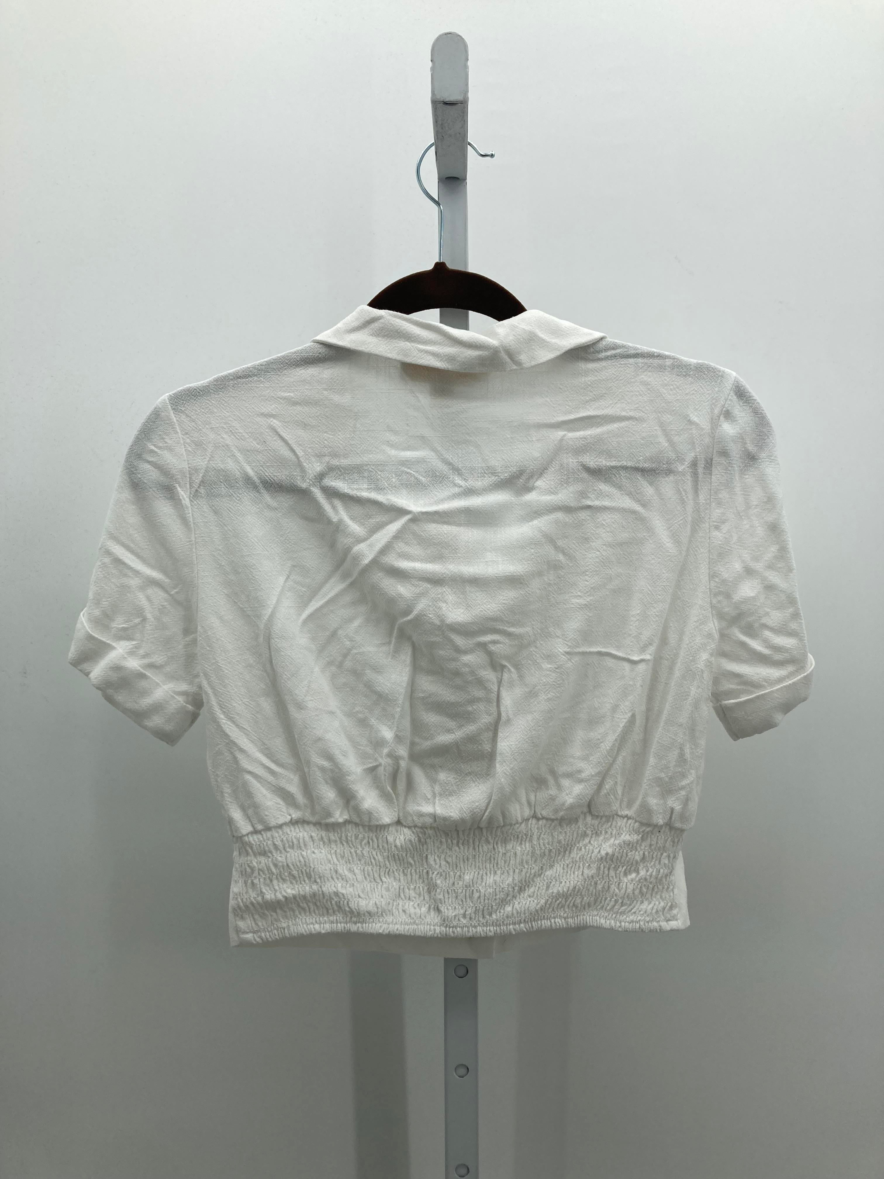 monteau Size Medium Juniors Short Sleeve Shirt