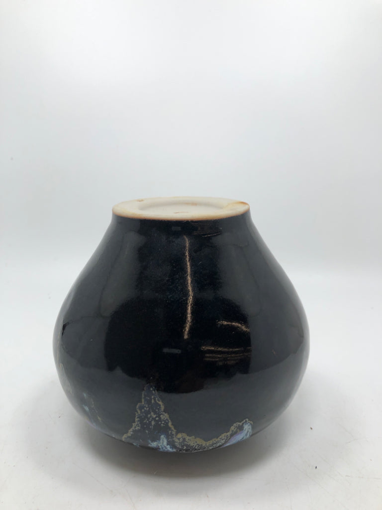 BROWN/PURPLE DRIP GLAZE POTTERY VASE.