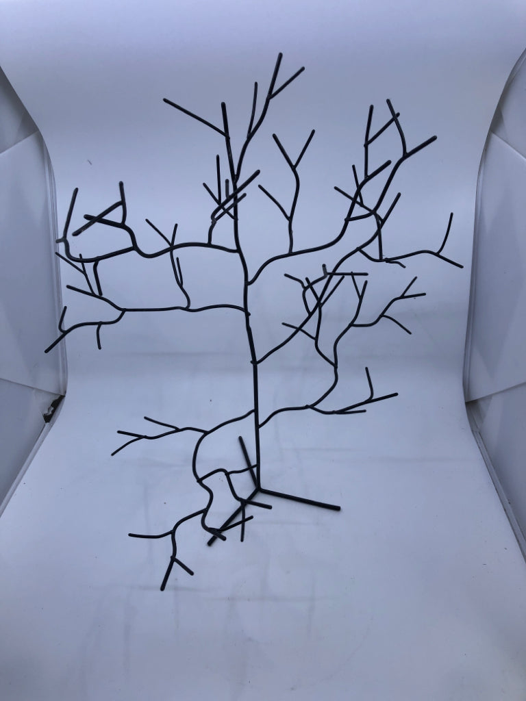 BLACK METAL DECOR TREE.
