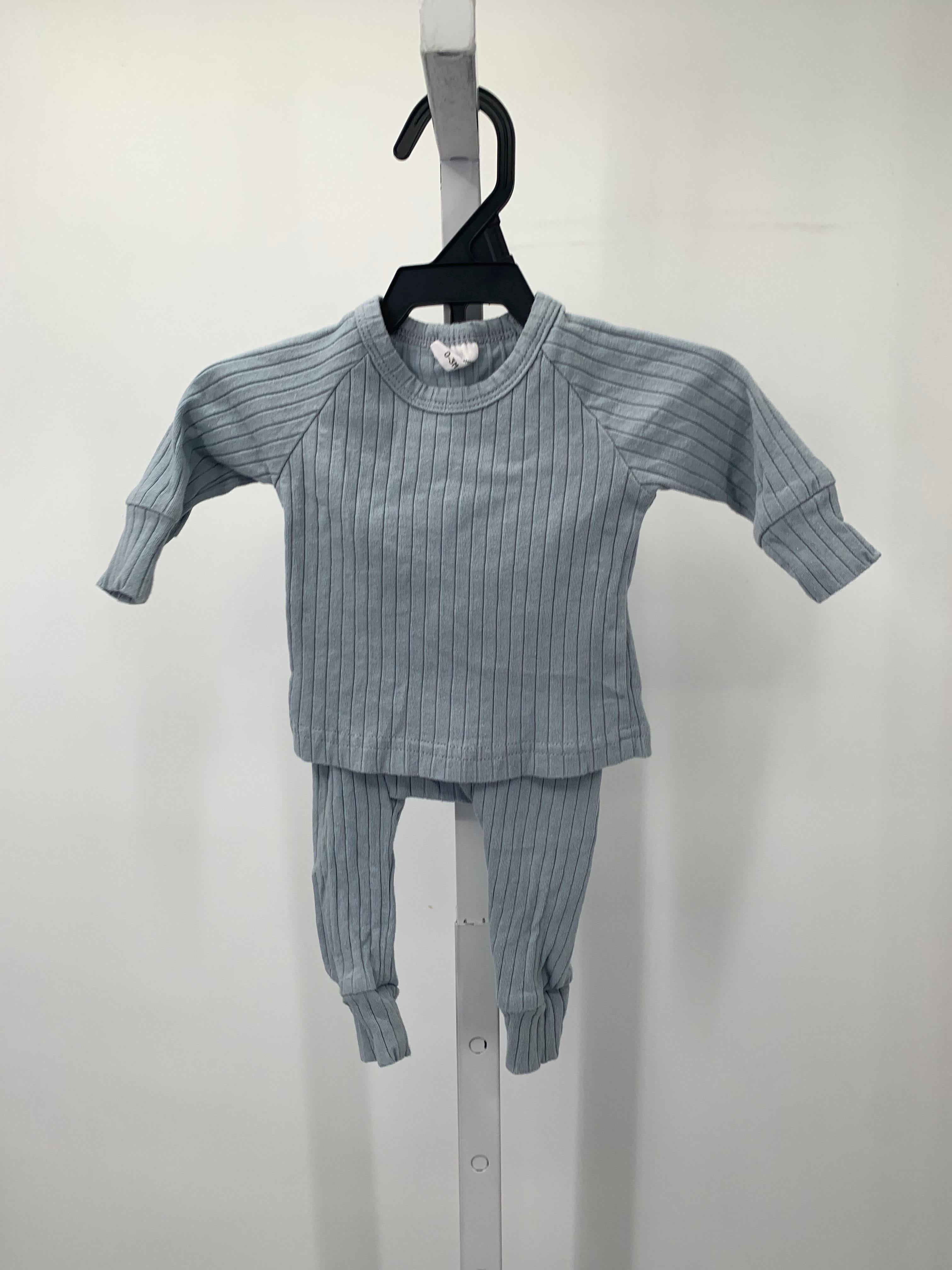 RIBBED SHIRT AND PANTS.