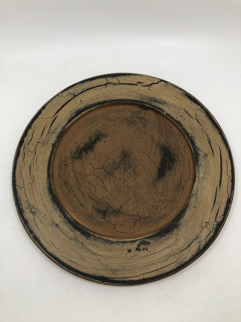 PRIMITIVE DISTRESSED BROWN WOODEN PLATE.