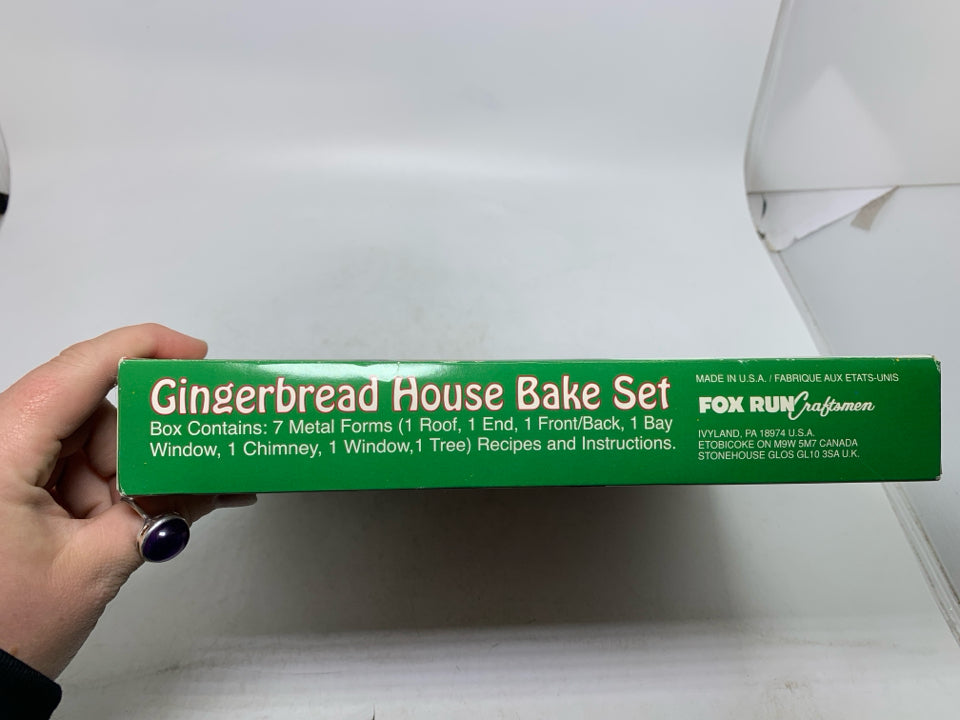 IN BOX VTG GINGERBREAD HOUSE BAKE SET.