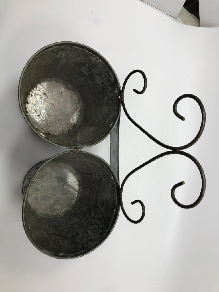 TIN 2 SPOT WALL PLANTER.