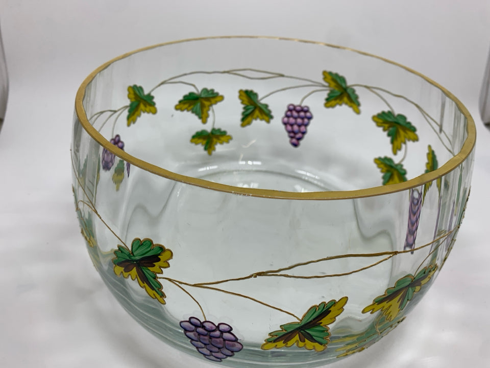 GRAPES PAINTED GLASS BOWL W/GOLD DETAILING.