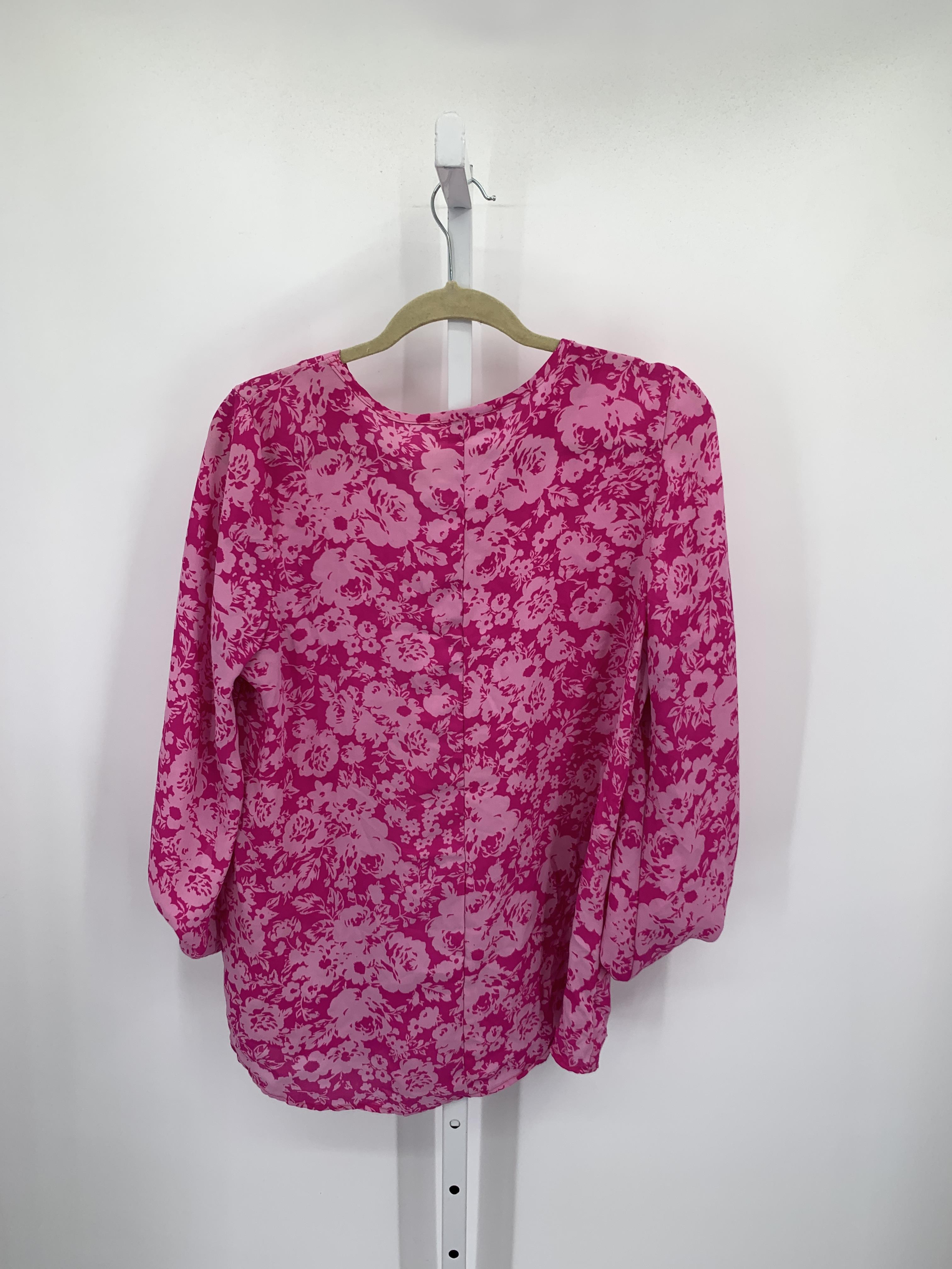 Size Large Misses 3/4 Sleeve Shirt