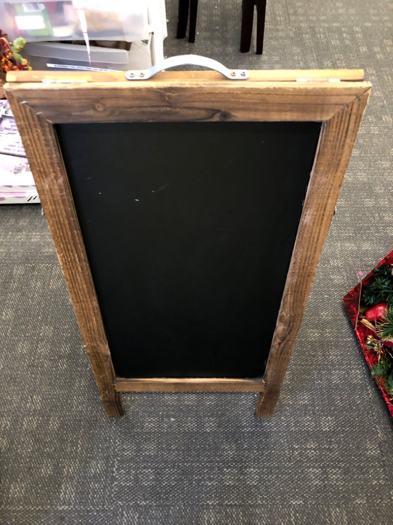VTG WOOD FRAME STANDING CHALK BOARD W HANDLE.