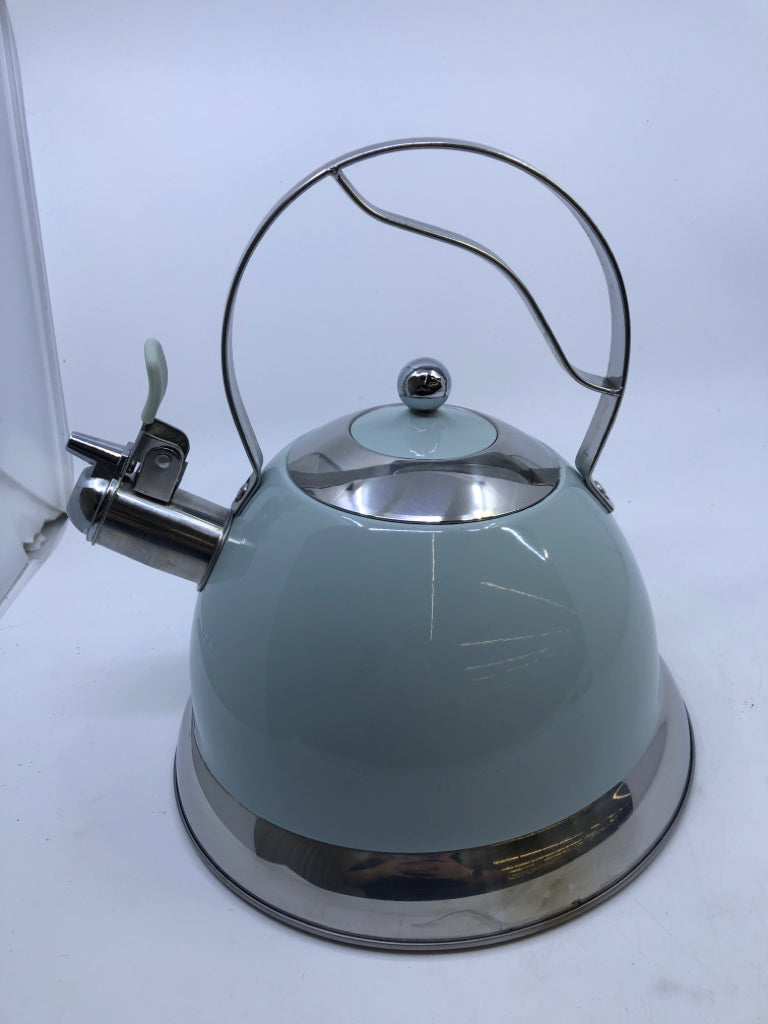 LIGHT BLUE TEA KETTLE-MASTERCLASS.