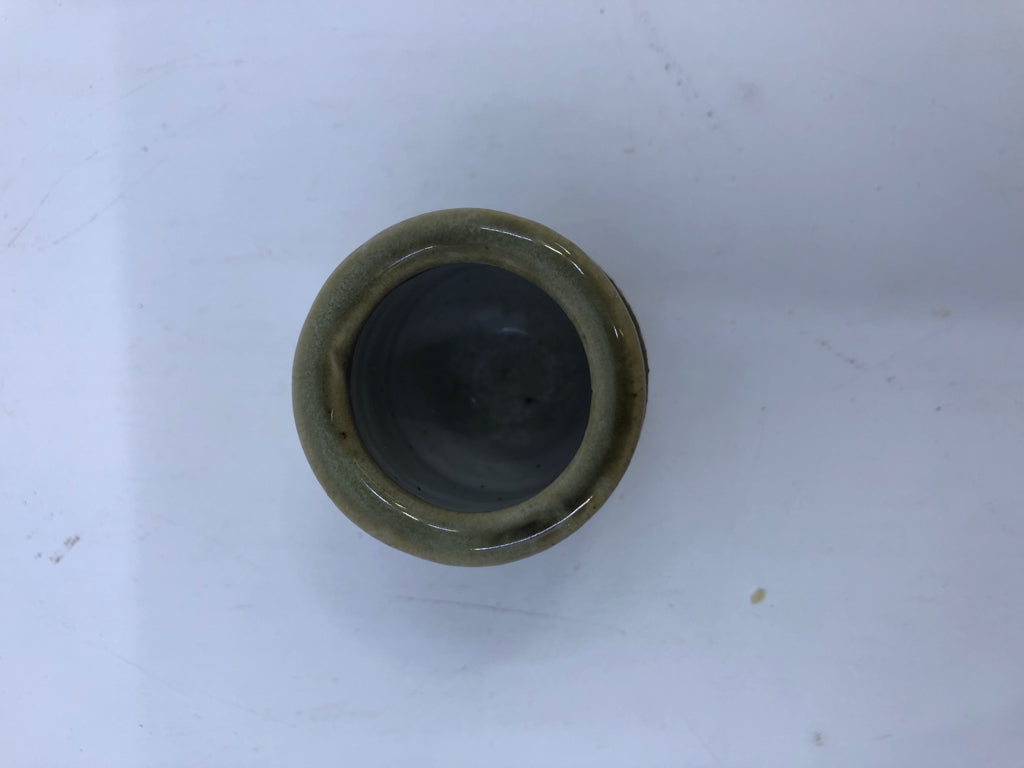 OLIVE GREEN RIBBED MINI POTTERY VASE.