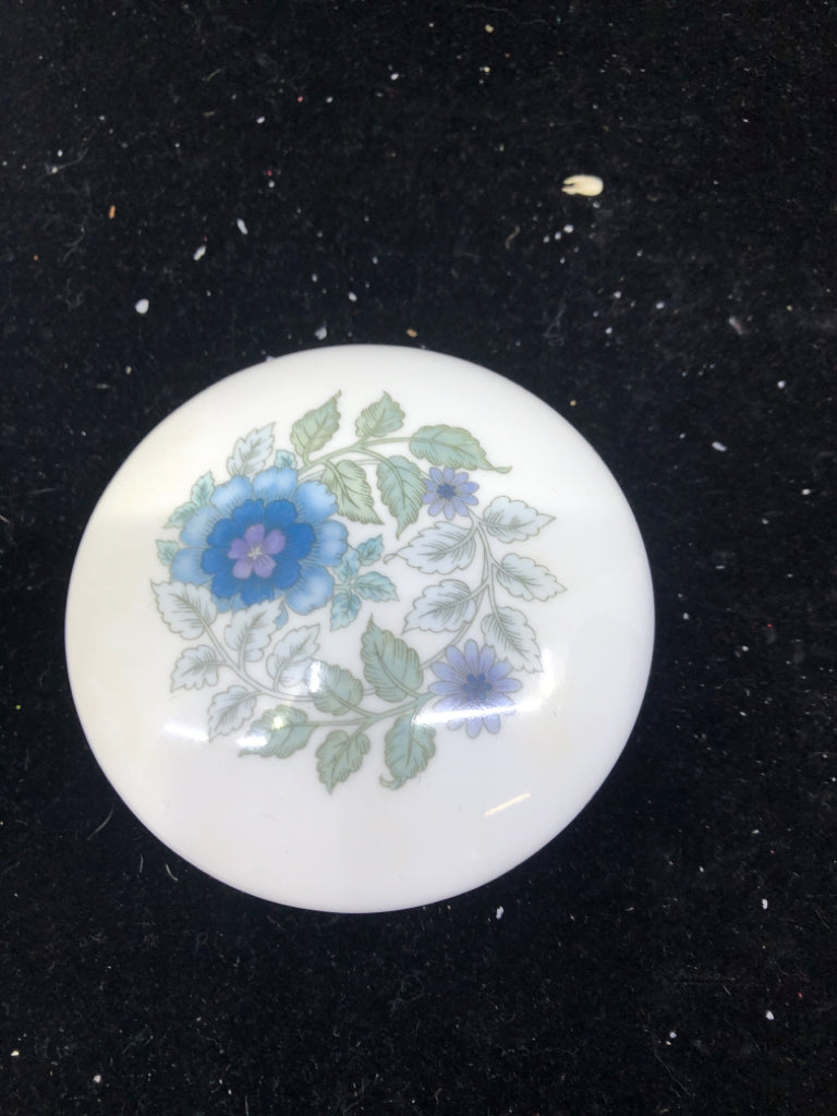 RIBBED TRINKET BOWL/LID BLUE FLOWERS.