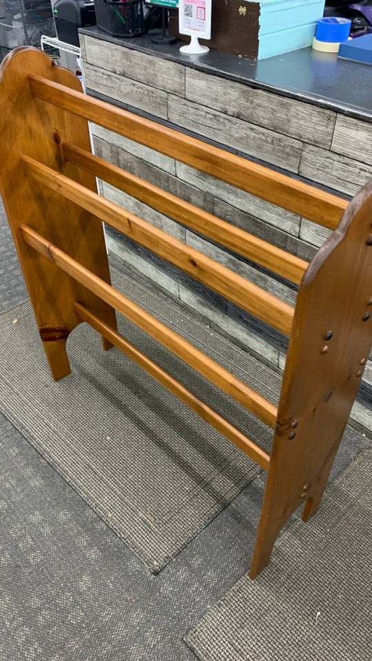 VTG WOODEN QUILT/BLANKET RACK.