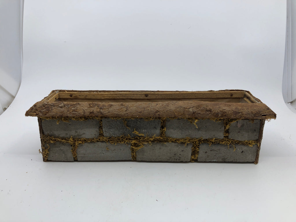 FAUX BRICK W/ MOSS RECTANGLE PLANTER W/ LINER.