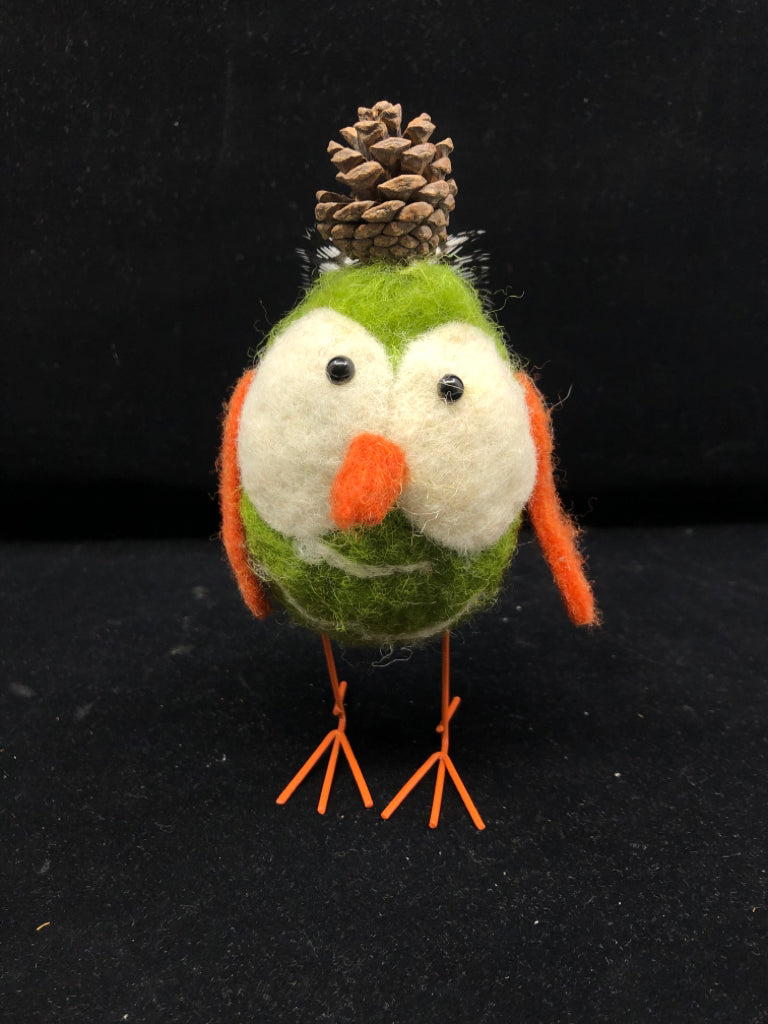 SMALL GREEN FELT BIRD.