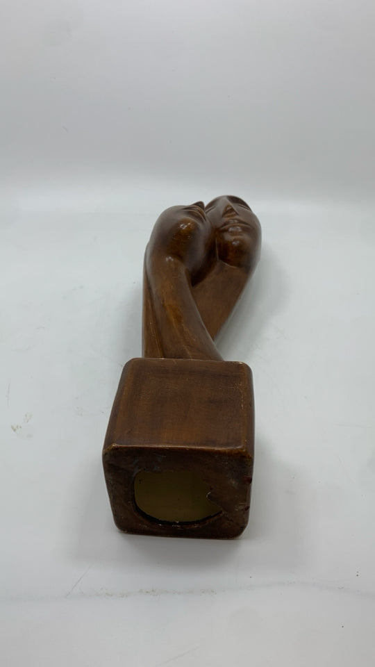 CERAMIC LOVING FACE FIGURE.