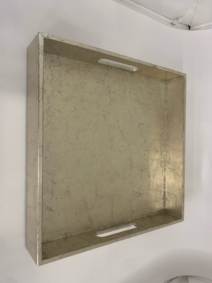 SILVER METALLIC SQUARE TRAY W HANDLES.