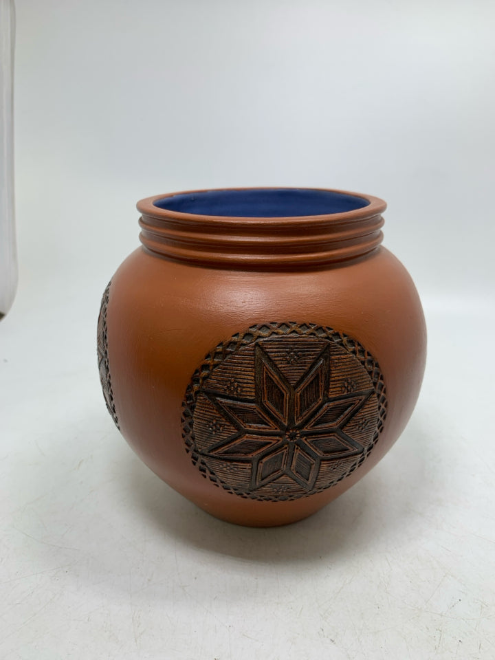 TAN W/ STAR MEDALLIONS VASE.