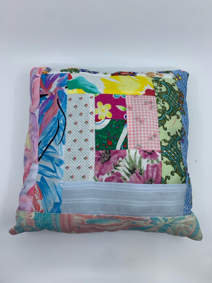 SMALL PATCHWORK PILLOW.