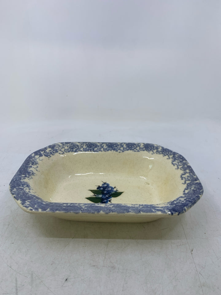 BEIGE W/ PAINTED BLUEBERRIES BLUE SPONGE RIM.