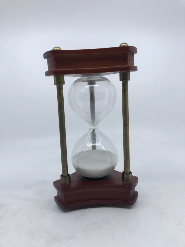 WOOD BASE HOUR GLASS.
