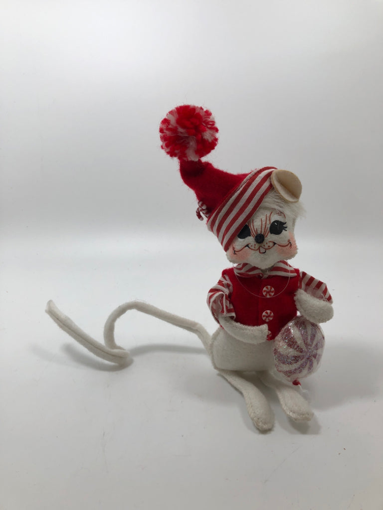 MOUSE DRESSED AS CANDY CANE.