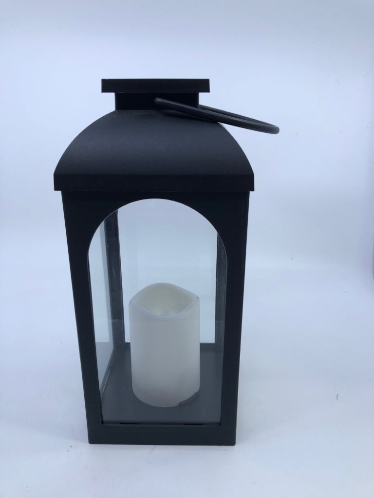 BLACK SOLAR POWERED LANTERN.