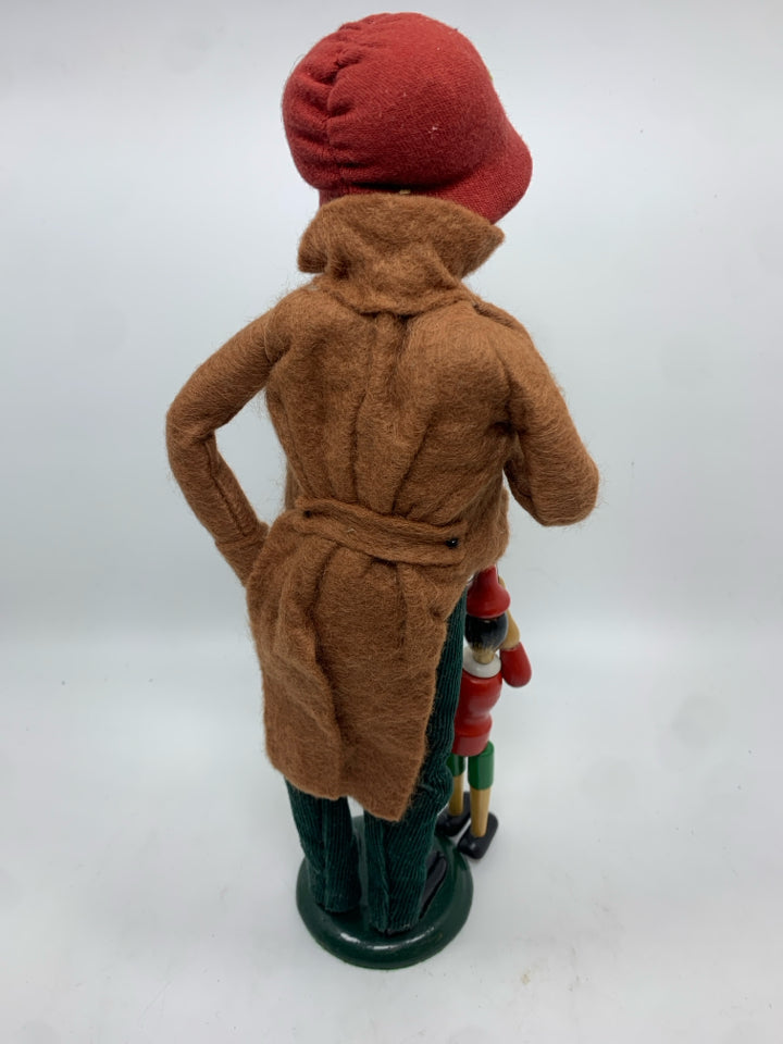BYERS' CHOICE MAN WITH PUPPET- 1996.