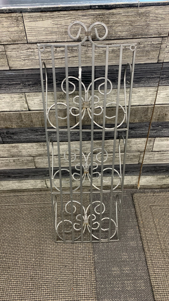 3 POCKET METAL ORGANIZER.