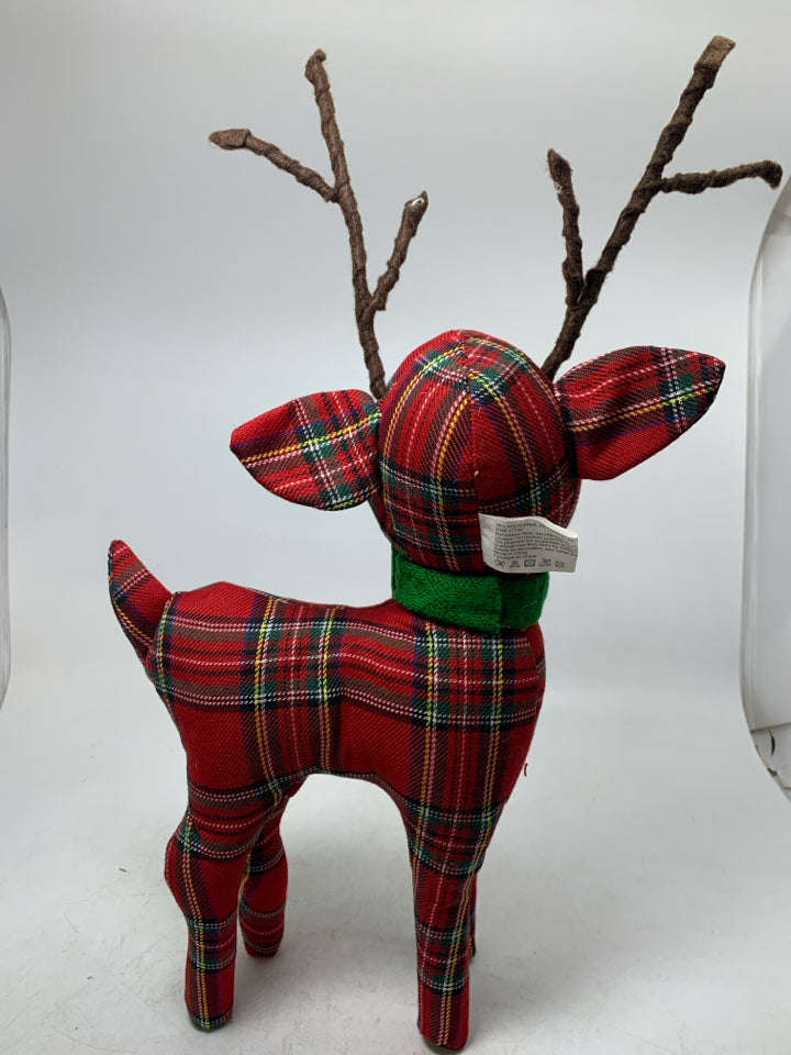 STANDING PLATE PLUSH REINDEER.