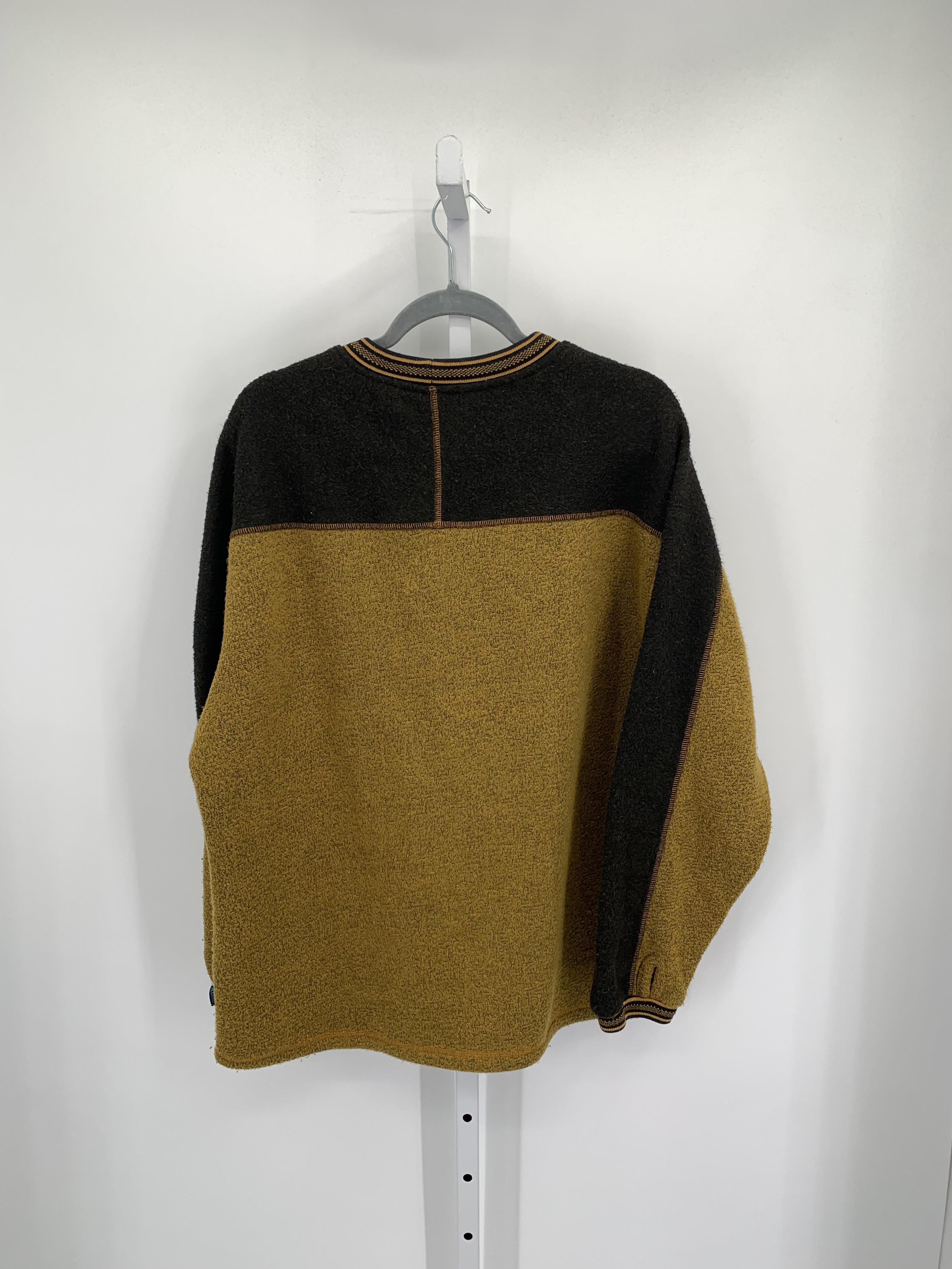 CREWNECK KNIT SWEATER.