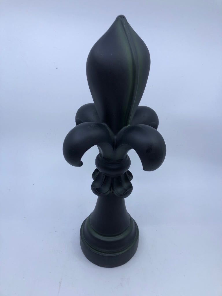 BLACK W GREEN ACCENTS FLEUR DE LIS.